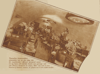 300184 Interieur van het nieuwe café-restaurant De Raadskelder (Stadhuisbrug 1) onder het Stadhuis te Utrecht.